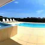 Sunny Terrace And Modern Comforts By The Pool Apartmán *