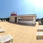 Sunny Terrace And Modern Comforts By The Pool Apartmán Bibione