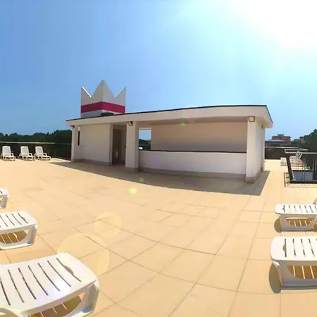 Sunny Terrace And Modern Comforts By The Pool Lägenhet Bibione