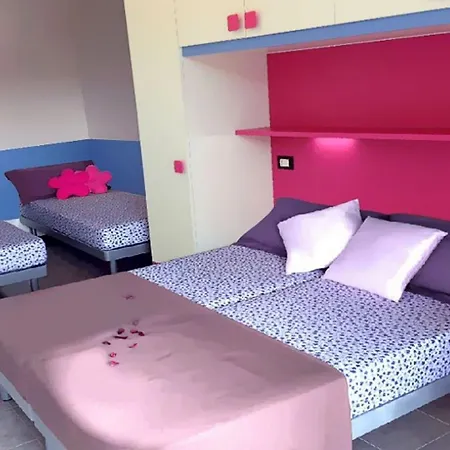 Sunny Terrace And Modern Comforts By The Pool *