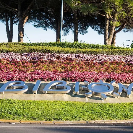 Apartment Sunny Terrace And Modern Comforts By The Pool Bibione