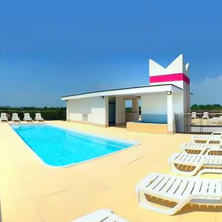 Sunny Terrace And Modern Comforts By The Pool * Bibione