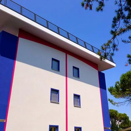 Sunny Terrace And Modern Comforts By The Pool Bibione