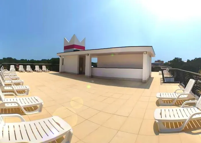 Sunny Terrace And Modern Comforts By The Pool Appartamento Bibione