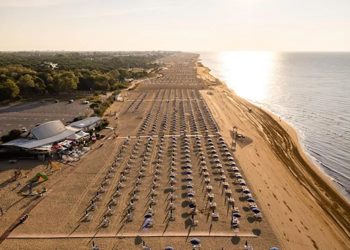 Sunny Terrace And Modern Comforts By The Pool Bibione