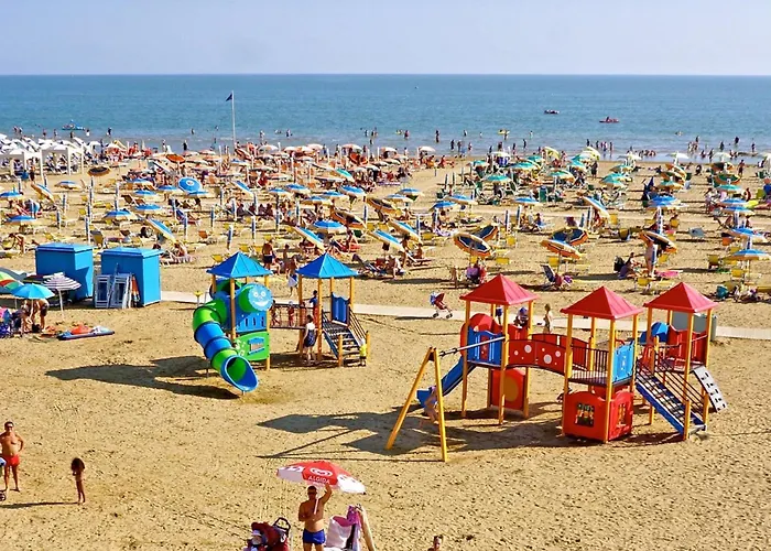 Sunny Terrace And Modern Comforts By The Pool Appartamento *