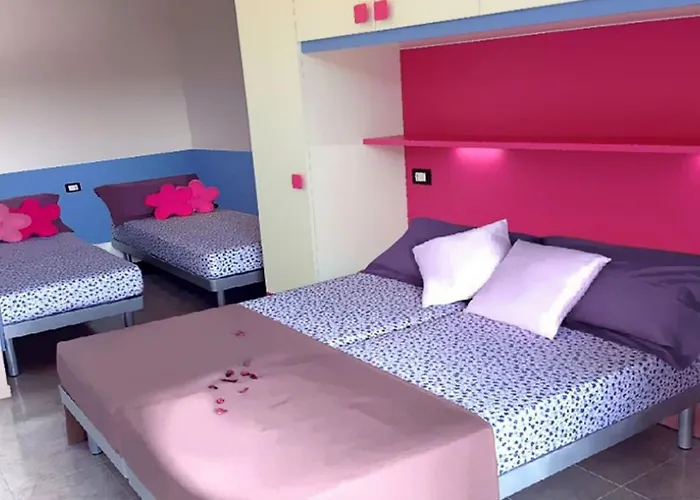 Sunny Terrace And Modern Comforts By The Pool *